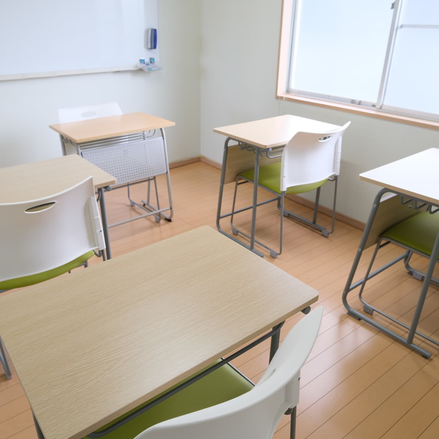 翼個別学習塾の教室前方